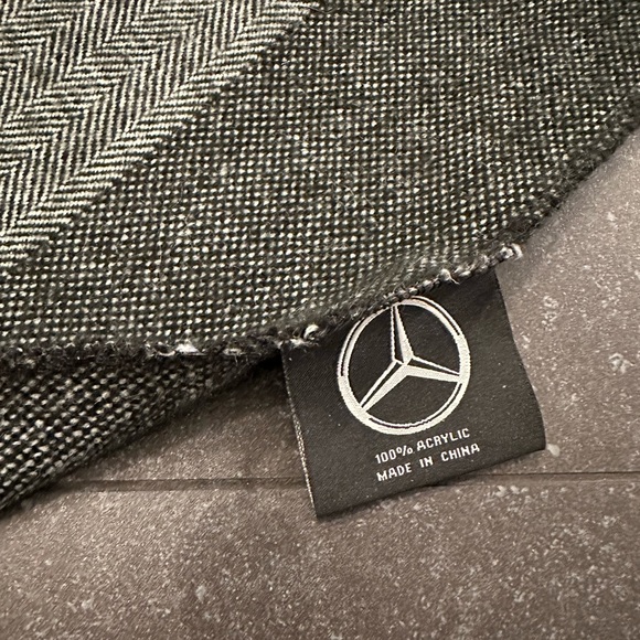 New Mercedes Benz throw blanket gray black - Picture 4 of 8